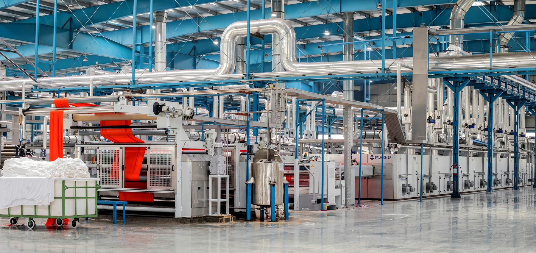 Linea di produzione in uno stabilimento industriale